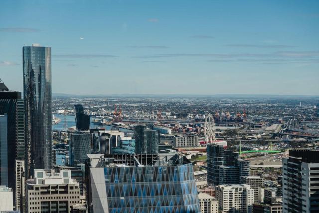 High-Rise Modern CBD Apartment Stunning City Views