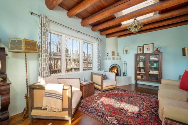 Gorgeous Historic Adobe Near Canyon Road