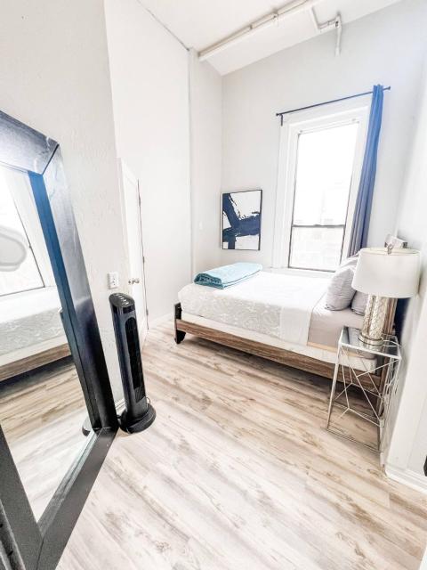 2BR Free Parking Walk to Convention Center