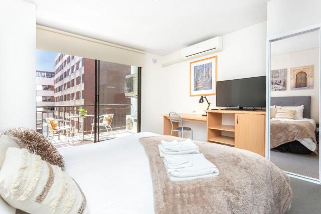 404 Big Beautiful One Bed & Balcony