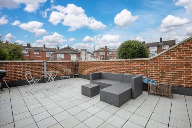 Stylish 1BD with Sunny Terrace Honor Oak Park