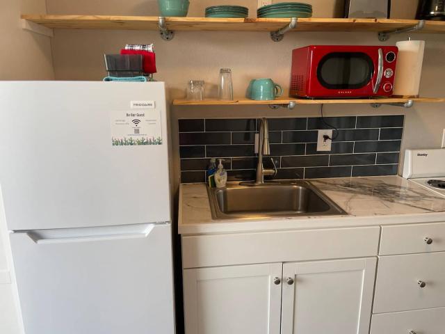 One Bedroom - Near UNM, Nob Hill and downtown