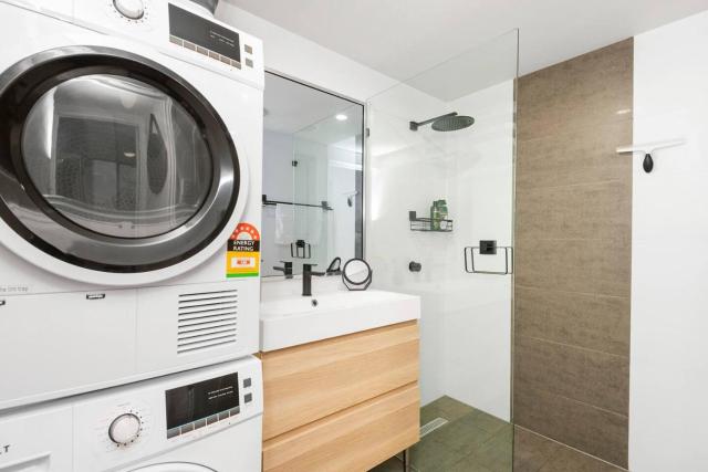 2 Royal Rest Quality 2BR West Perth-parking