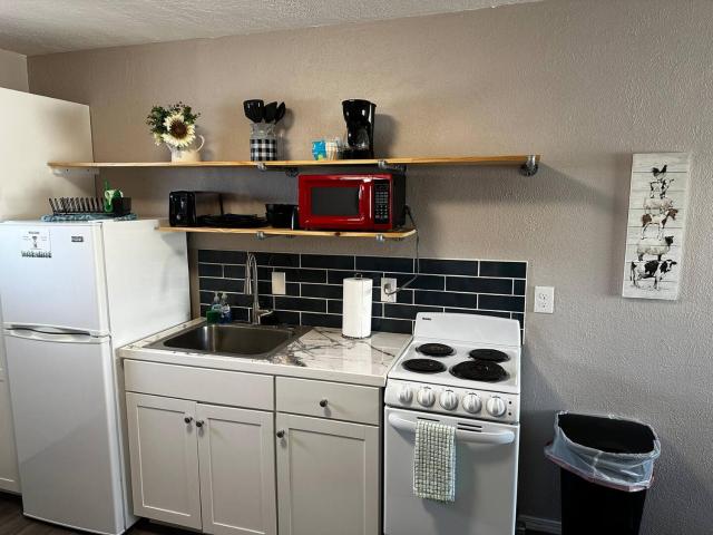1 Bedroom wBalcony near UNM, Nob Hill downtown