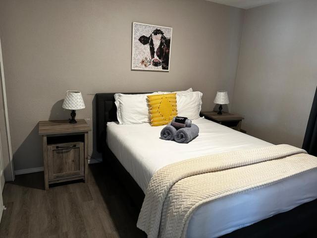 1 Bedroom wBalcony near UNM, Nob Hill downtown