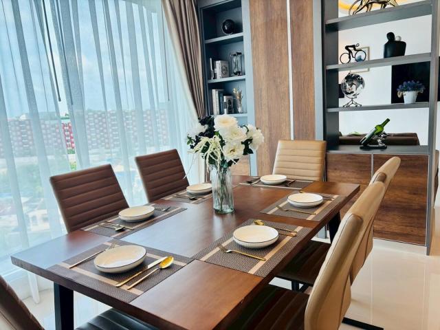 2BR 4Beds Luxury Condo Pool & Fitness