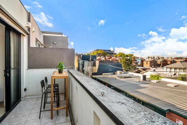 3 Story Zen Japanese Richmond Townhouse,Pool Table