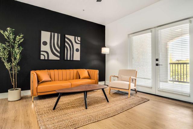 Boulevard Stays Luxe 2BR by the Stadium Pool Parking Gym 08
