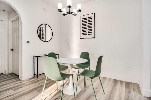 Boulevard Stays 1BR by Stadium Pool Parking Gym 01