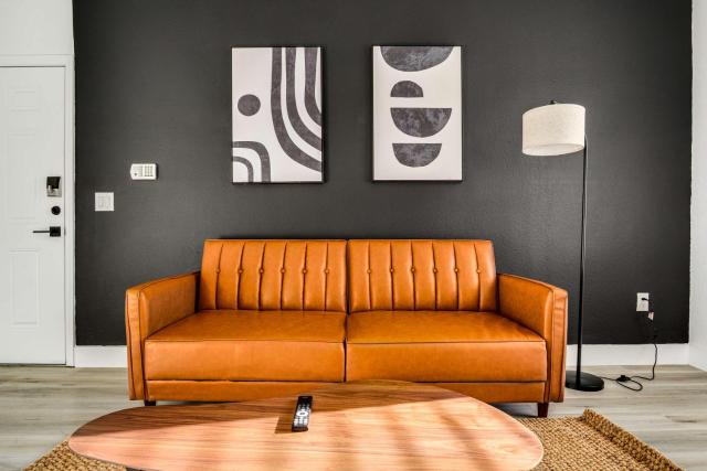 Boulevard Stays 1BR by Stadium Pool Parking Gym 01