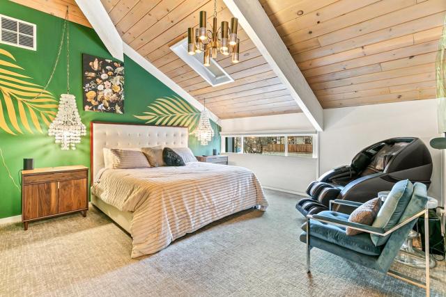 Artful Stay, Downtown, Spacious, LED Art, Hot Tub