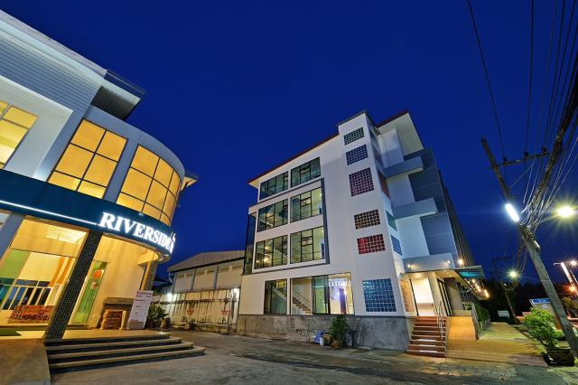 Riverside Hotel