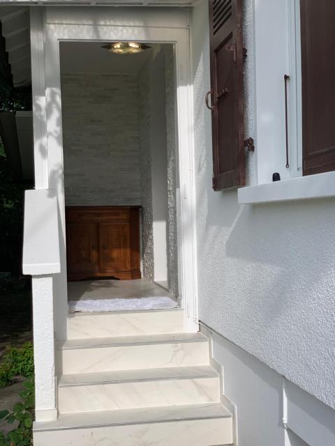 Small room walk to the airport