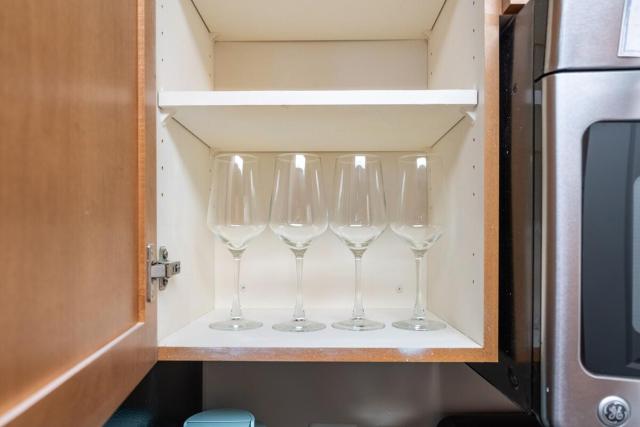Luxury Stay-Free Parking-Amazon HQ-Nearby DC-Wifi-Pool-Gym
