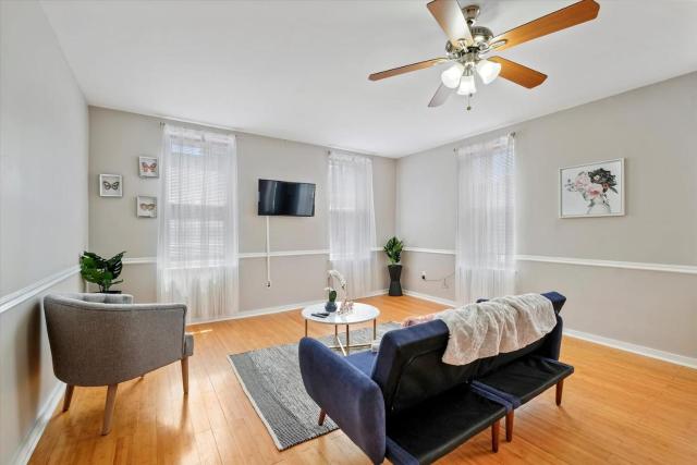 Cozy 1BR w Deck Near Rittenhouse