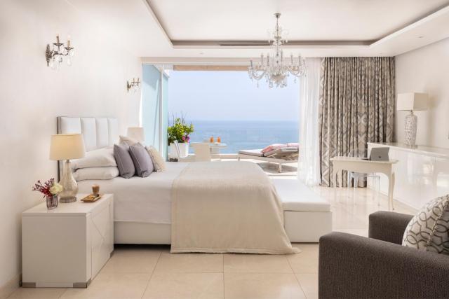 The Clarendon - Bantry Bay