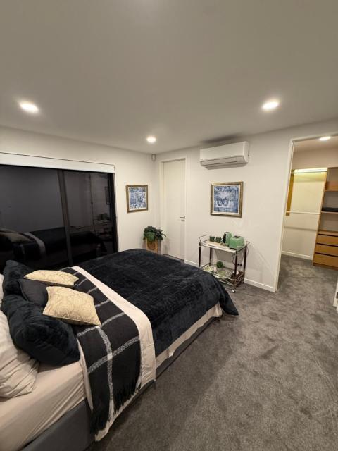 Modern Comfort in Long Bay near Beach & Cafes