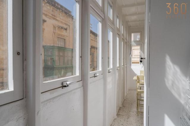 Classic designer Valletta 1BR Home with WIFI & AC by 360 Estates