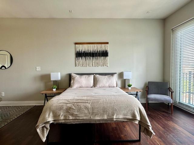 Cozy Downtown Loft with Balcony