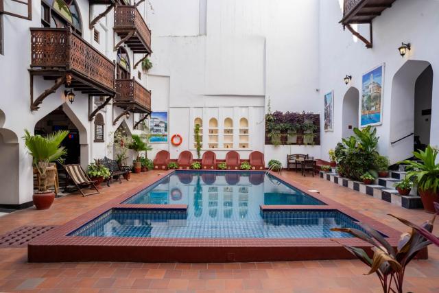 Dhow Palace Hotel
