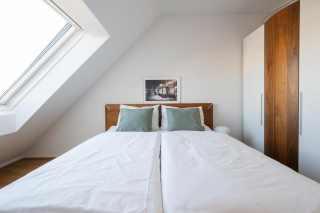 Modernes Dachgeschoss-Apartment mit Balkon in Wien - Nähe Westbahnhof