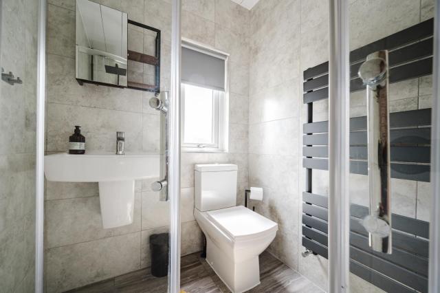 Heaton House - parkside charm and city comfort