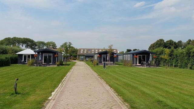 Recreatie aan de Vecht, Hooibergje 3, Weesp