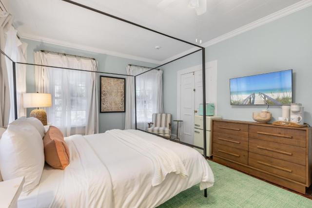 THE FLAGLER ROOM at Inn on Fleming Key West!