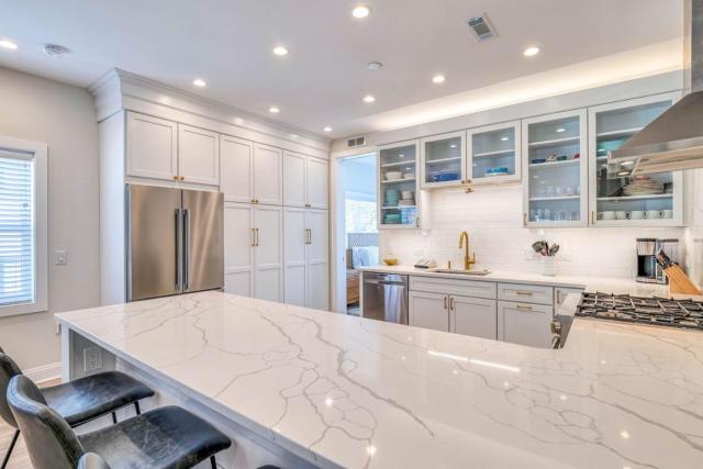 Bespoke Elegance - A Modern Coastal Masterpiece