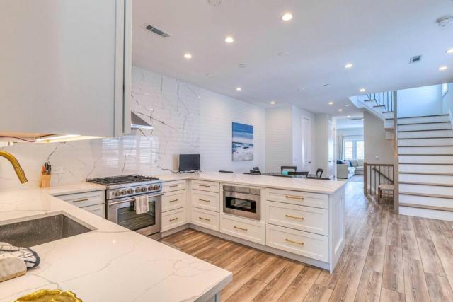 Bespoke Elegance - A Modern Coastal Masterpiece