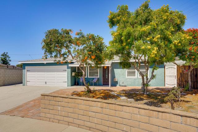 7 Mi Huntington Beach: Family Home w/ Patio!