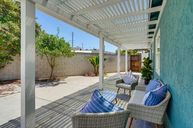 7 Mi Huntington Beach: Family Home w/ Patio!