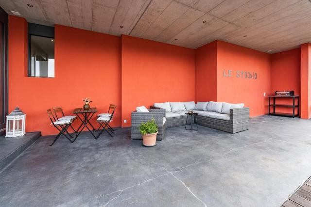 Light-filled studio with panoramic views