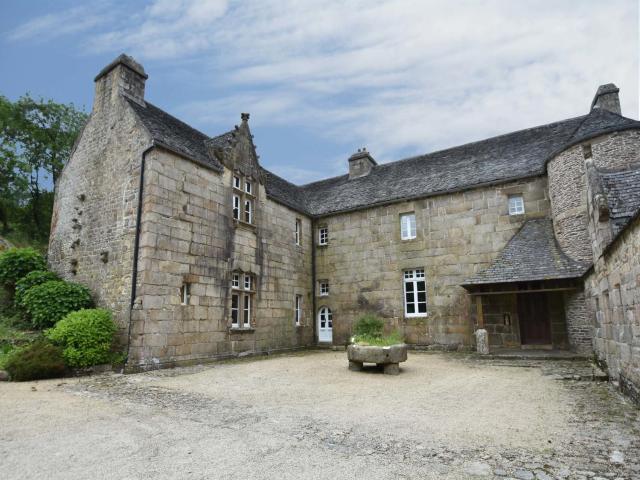 Lake Mansion in Plourin-lès-Morlaix