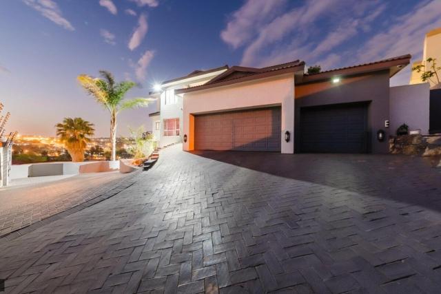 Private Villa-Views, Pool, Braai