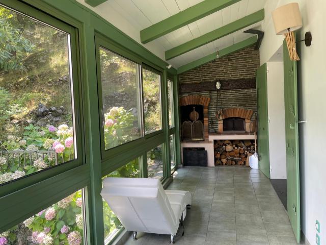 Villa fleurie - maison familiale, véranda et jardin