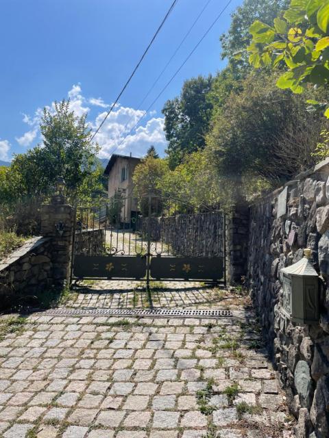 Villa fleurie - maison familiale, véranda et jardin