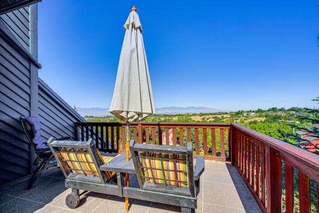 Hot Tub & Mtn Views: Charming Utah Canyon Retreat
