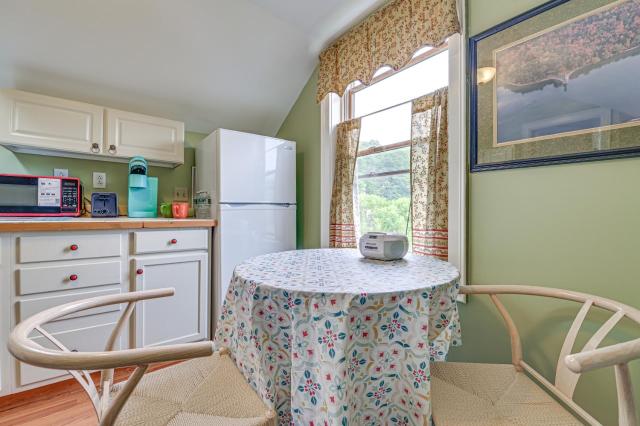 Quaint & Charming Cherry Valley Escape!