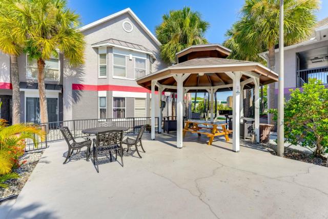 2 Mi to Disney and Old Town Resort Condo with Perks