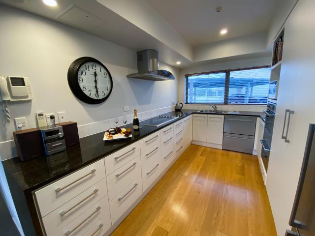 Oxleys 404 one bedroom with sea views