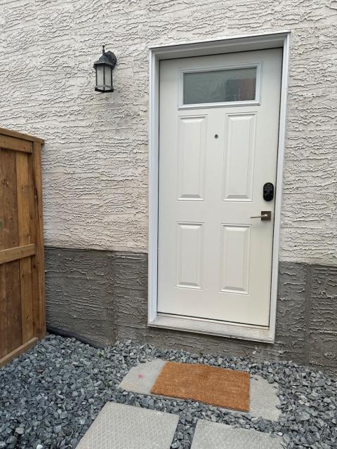 Elegant & Stylish Basement Suite- Private Entrance