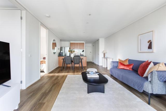 Modern Nomads Summit Southbank Sleek 2BR Resort Living with Gym and Pool
