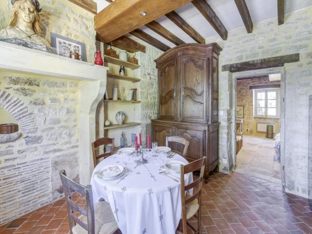 Farmhouse in Talon with Scenic Views