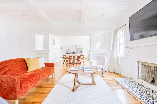 Inviting 3BR Home with Porch & Greenery
