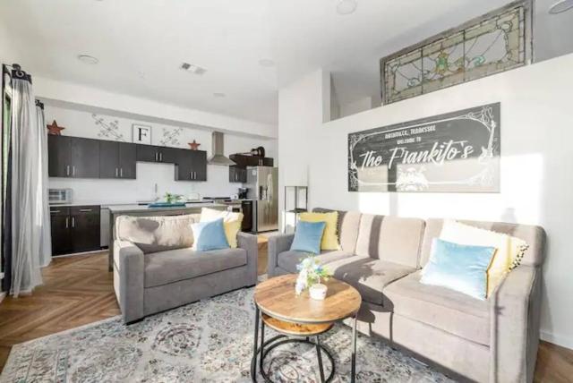 Downtown Luxury Pool Gym Free Parking 312