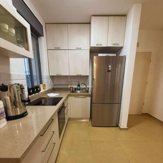 Cozy & Modern One Bedroom Adjacent To Betzalel & Sacher Park
