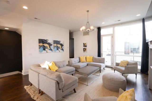 Commodore at the Gulch - Private Rooftop with Views