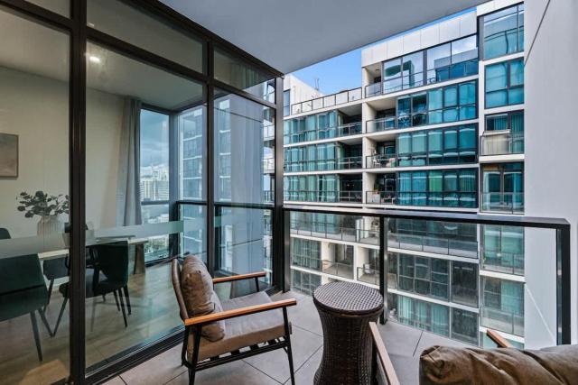 Elegant 1BR CBD Apt Walkable - Parking - WiFi