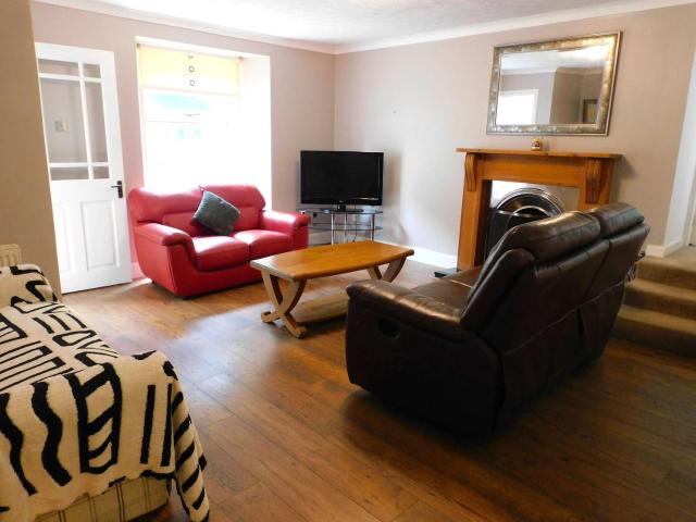 Cosy 2 Bed Apartment in Crossford near Lanark